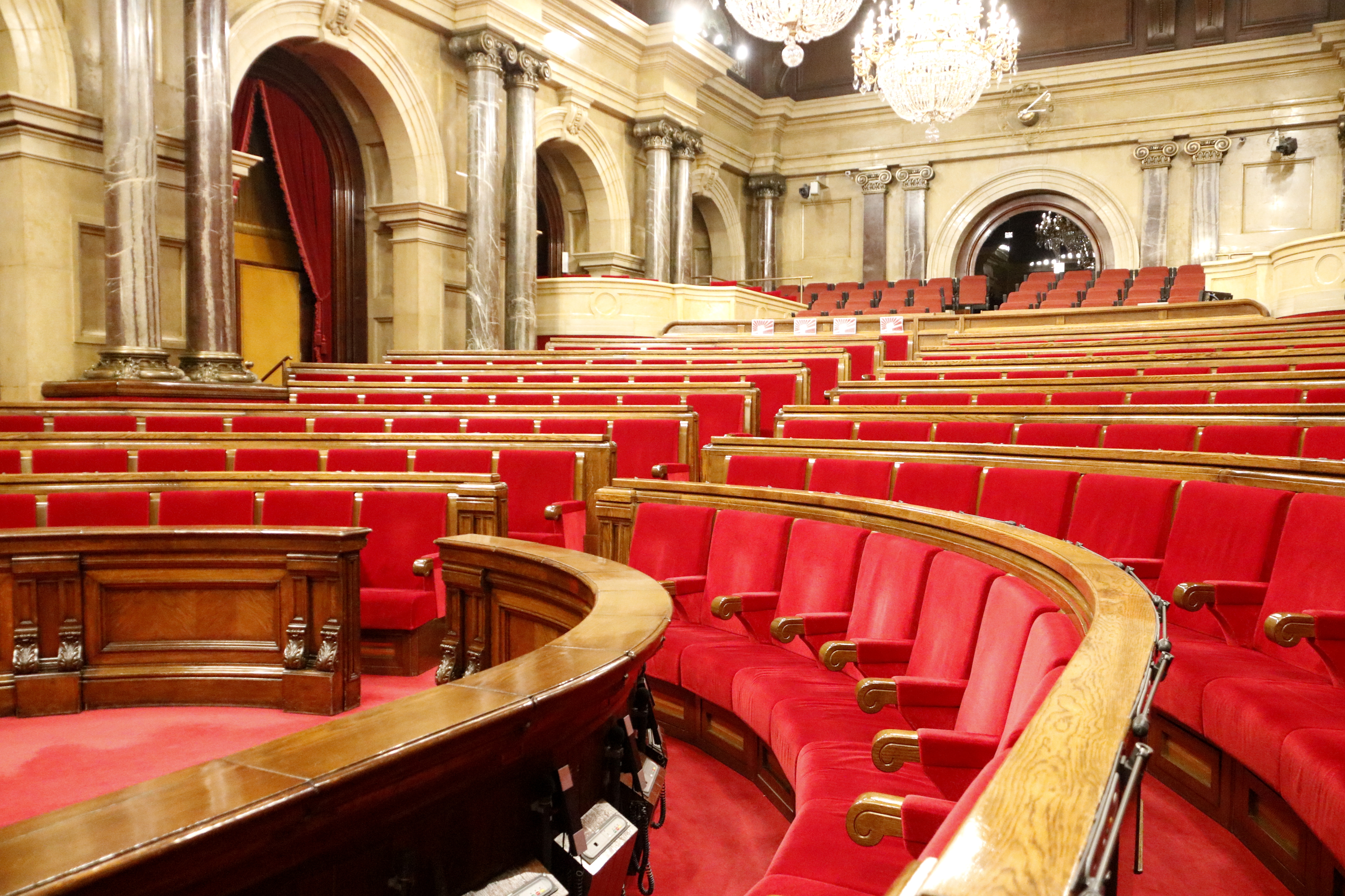 A picture of the empty Parliament with the signs of pro-independence CUP party on their seats on January 30 2018 (by Rafa Garrido)